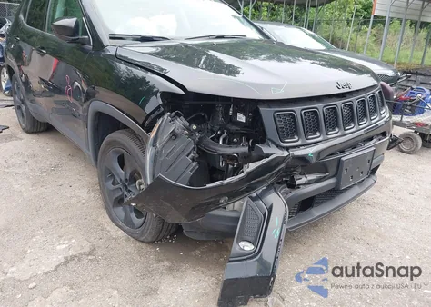 2021 Jeep Compass Altitude 4X4 z USA, uszkodzony, nr VIN 3C4NJDBB2MT573130